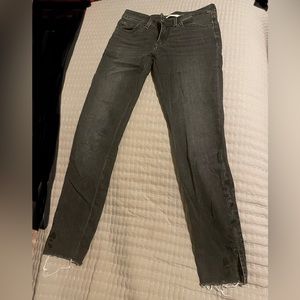 Levi’s 711 black skinny jeans with ankle detailing size 25 waist